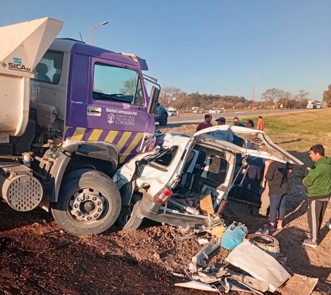 choque-auto-y-camion-en-chilibroste