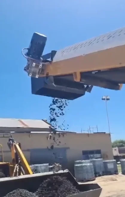 planta-productora-de-asfalto-en-funcionamiento